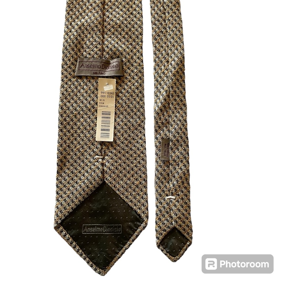 Anselmo Dionisio Milano 100% silk tie. Texture in gold and tan made in Italy.